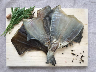 Арахис со вкусом бекона: Камбала камчатская вяленая без икры