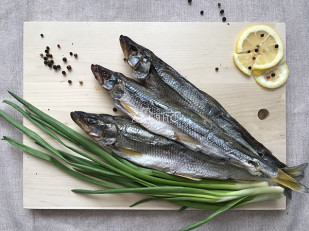 Арахис со вкусом бекона: Корюшка вяленая с икрой