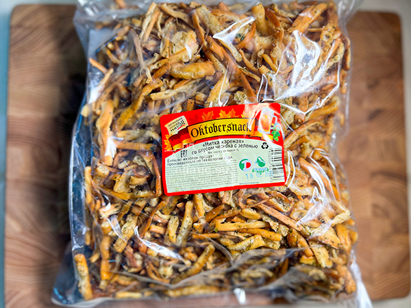 Нитка ЖАРЕНАЯ "Чеснок с зеленью" Oktobersnack 1 кг (сырный продукт) в Дзержинске